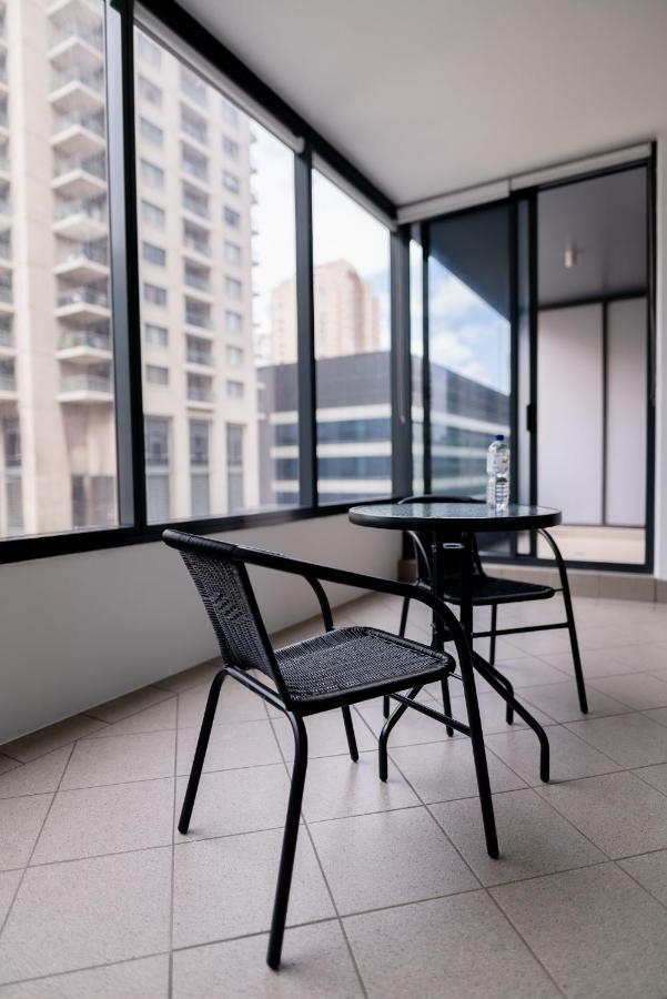 Апартаменты 91 Liverpool Street, World Tower Сидней Экстерьер фото